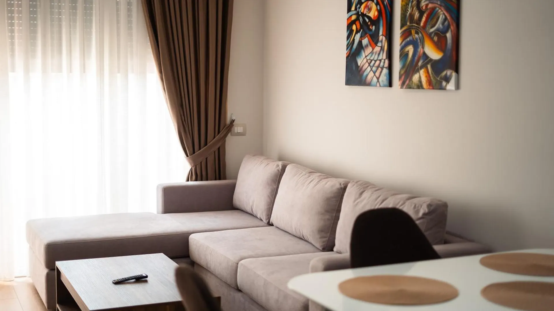 Tirana Elite Apartments 0*,  Albanien
